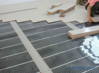 Come realizzare pavimenti riscaldati in una casa in legno: opzioni per il dispositivo e l'installazione