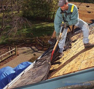 Smontaggio del tetto del rotolo, metodi, caratteristiche e fasi del processo, che influiscono sul costo dello smontaggio del tetto