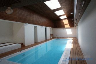 Progetti tipici e individuali di case con piscina: le sfumature della scelta