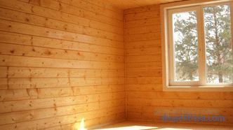 Assicella pannellatura a parete in una casa di legno, come rinfoderare la casa all'interno, foto